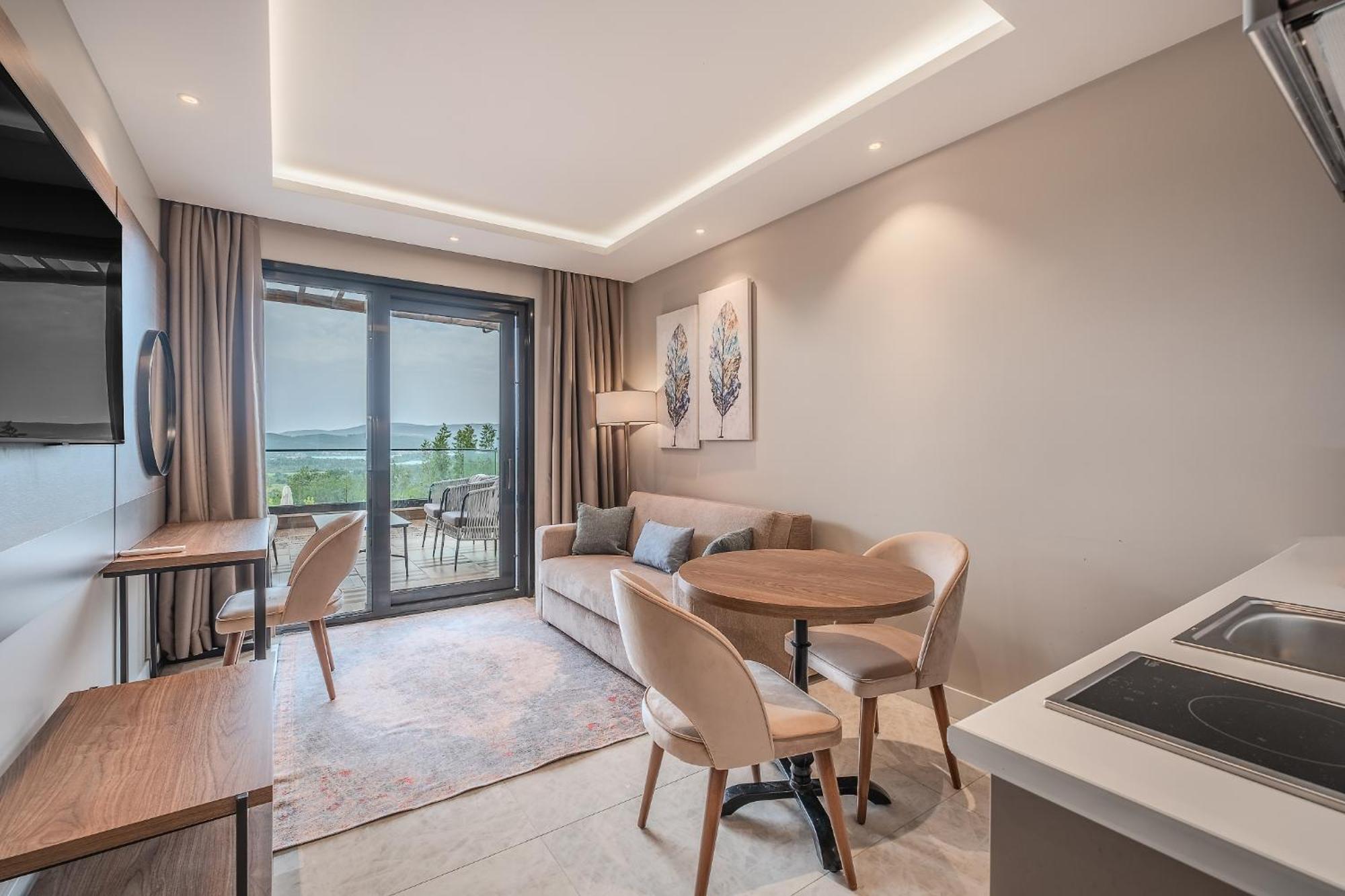 Montenegro Lodge Kavač Rom bilde A typical apartment at the complex