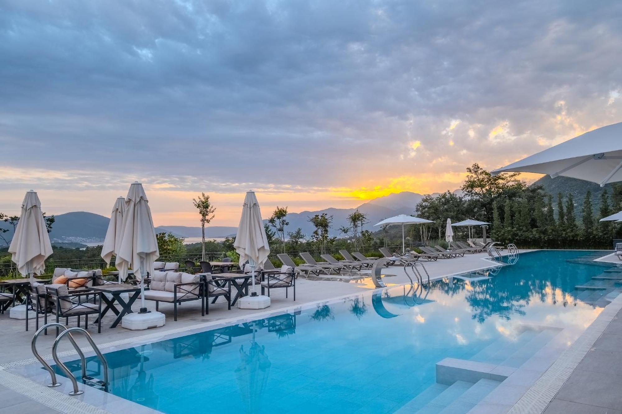 Montenegro Lodge Kavač Eksteriør bilde Sunset at the hotel